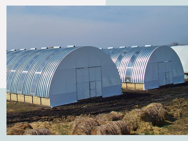 Сельскохозяйственные здания в Большом Камне